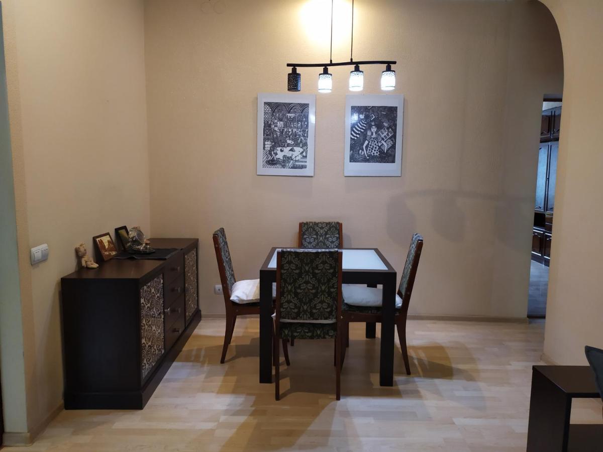 Three Bedroom Stepana Bandery Street Rivne Oda fotoğraf